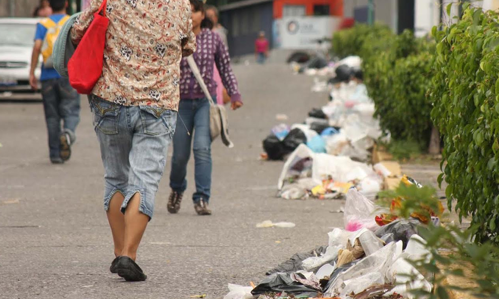 Multarán a quienes tiren basura en la calle Antena San Luis