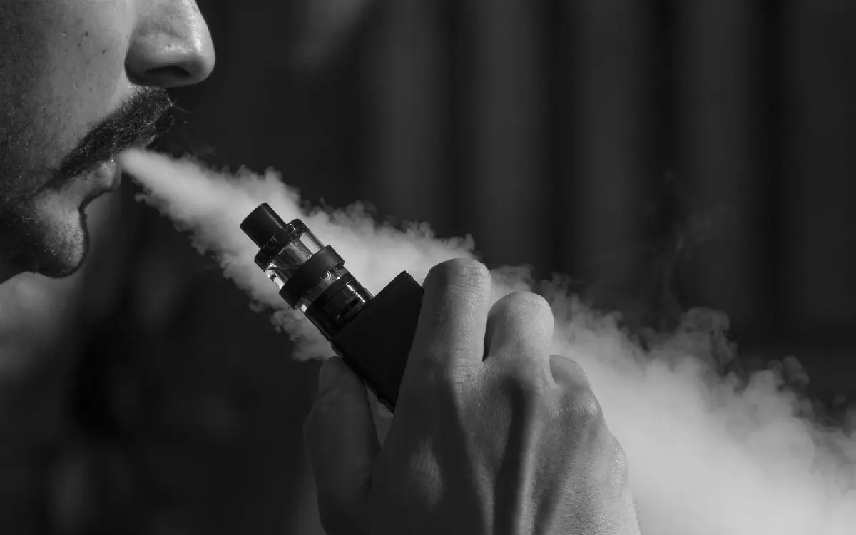 OMS pide prohibición de vaporizadores con sabor y controles similares a los del tabaco