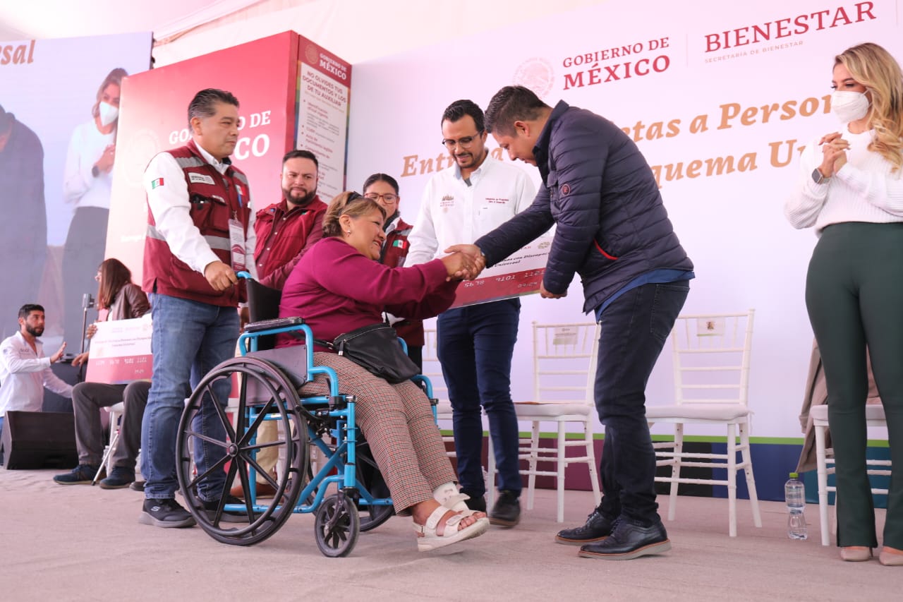 Ricardo Gallardo inicia entrega de pensión para personas con discapacidad