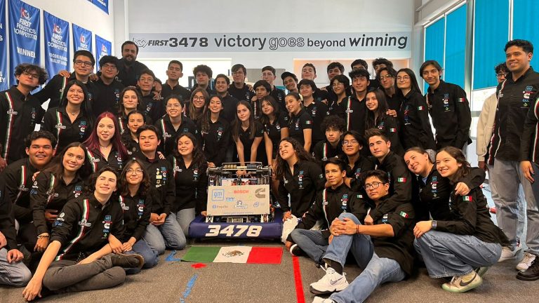 Jóvenes potosinos hacen historia para México y Latinoamérica en Mundial de Robótica
