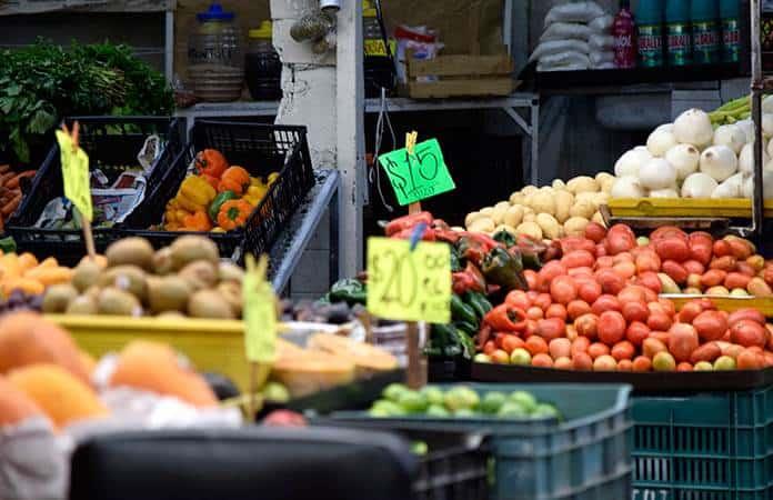 Suben precios del jitomate, cebolla y acelga en los mercados de la ciudad
