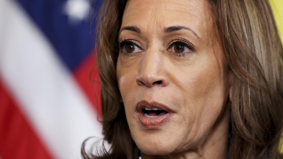 Harris reconoce su derrota y aboga por una transición pacífica al llamar a Trump