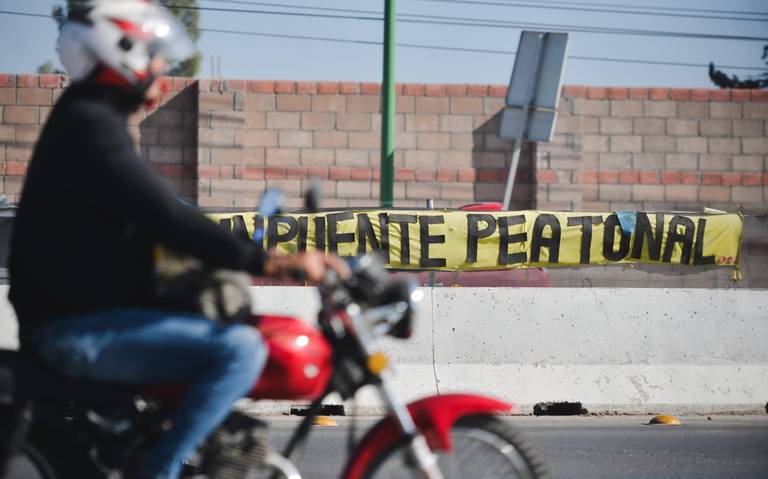 Inicia construcción de puente peatonal en la carretera Rioverde para facilitar cruces seguros