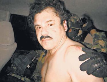 Joaquín Guzmán Loera, en los minutos inmediatos a su aprehensión. Drone estadunidense ayudó a ubicarlo