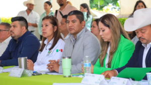 Alcalde propone que venta de motos incluya dos cascos