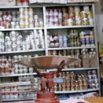 Comerciantes alertan alzas en abarrotes y bebidas