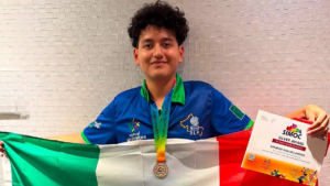 Estudiante del Cobach SLP gana medalla de plata en Singapur