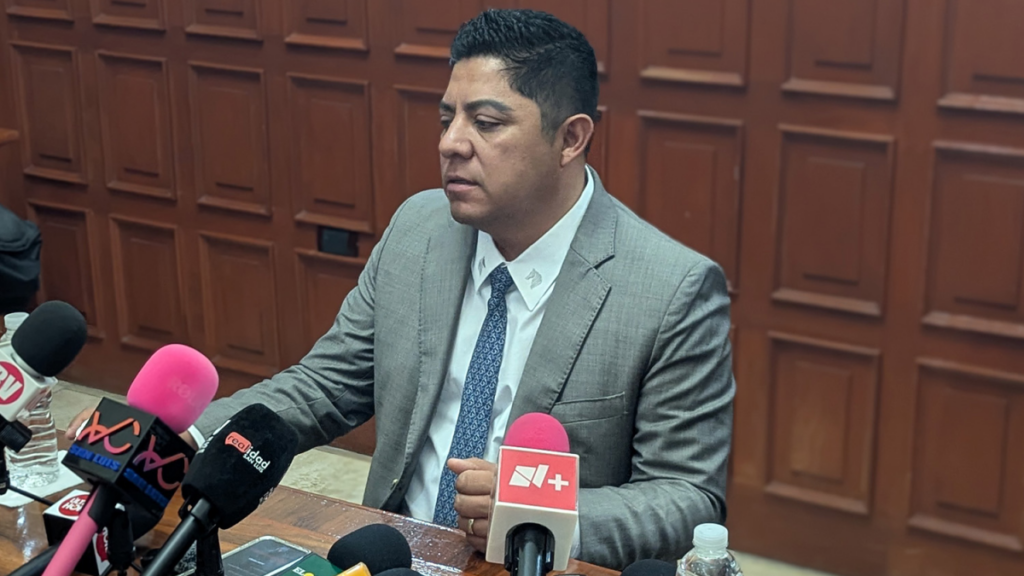 Gallardo firma la derogación total de la reforma conocida como 'Ley Serrano'
