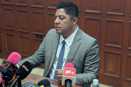 Gallardo firma la derogación total de la reforma conocida como 'Ley Serrano'