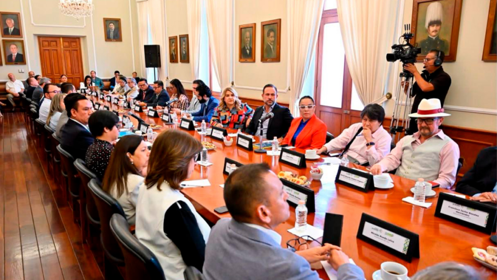 Gobierno de SLP convocó diálogo sobre IA a puerta cerrada