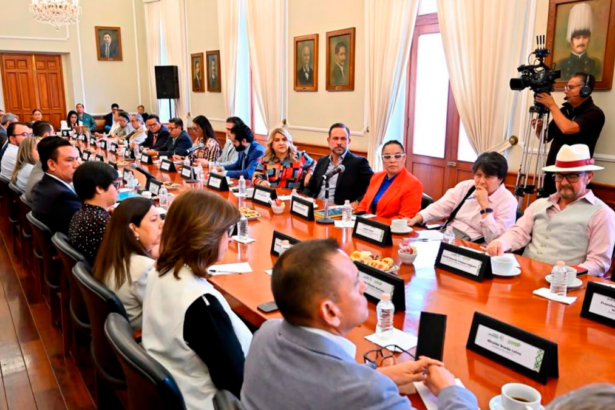 Gobierno de SLP convocó diálogo sobre IA a puerta cerrada