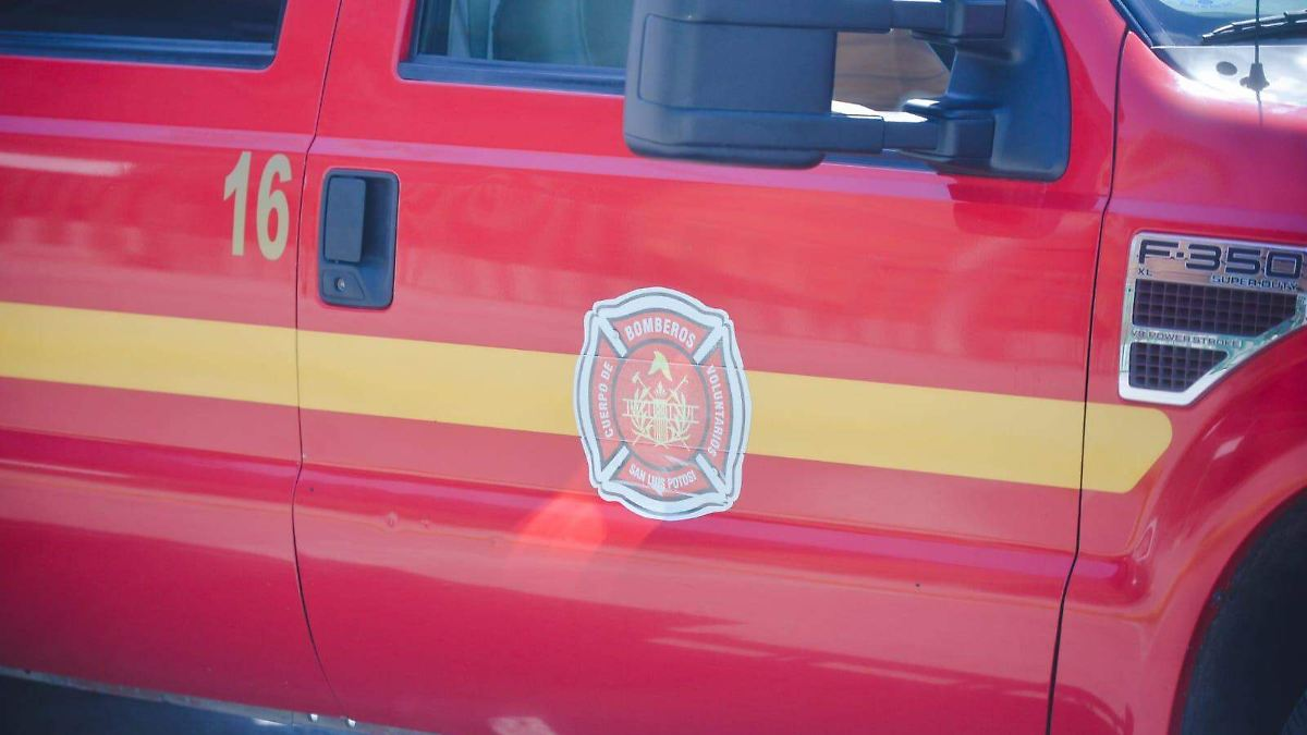 Incendio en baldío obliga a evacuar viviendas en colonias Popular e Industrial