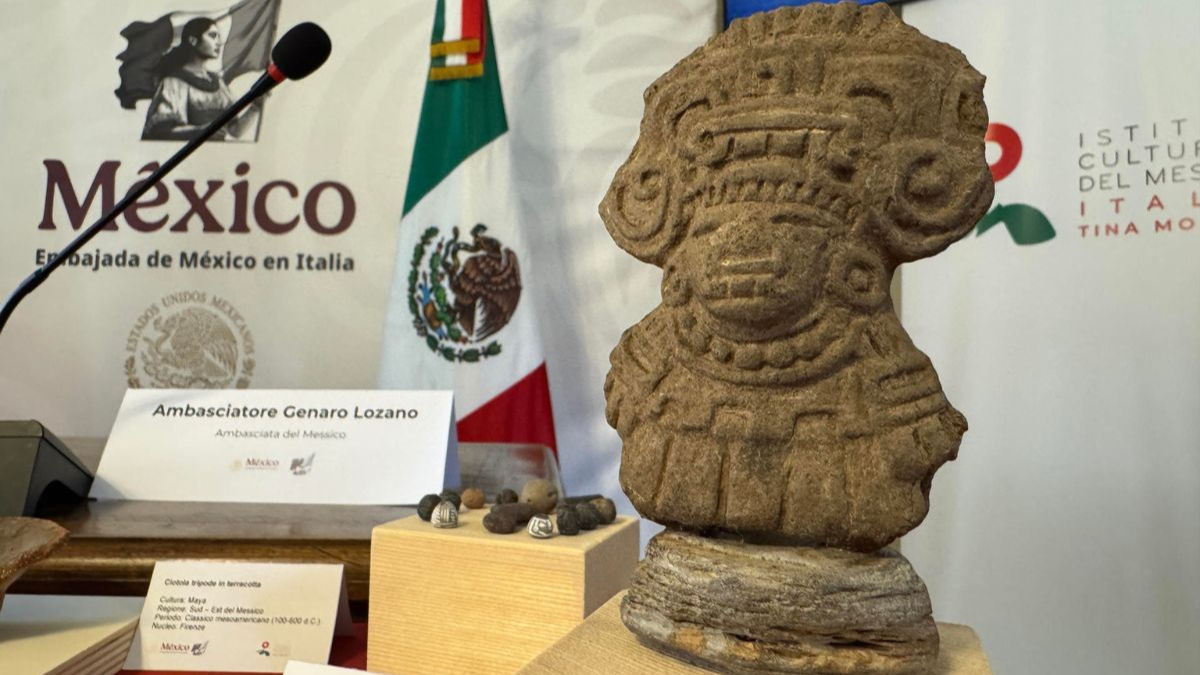 Italia devuelve a México 27 piezas arqueológicas y fósiles