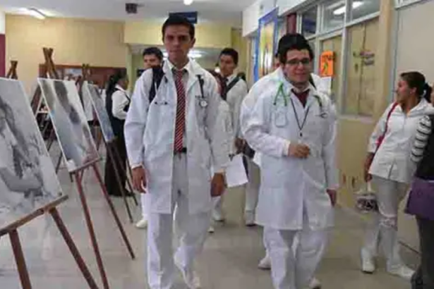 San Luis enfrenta fuga de médicos por falta de hospitales