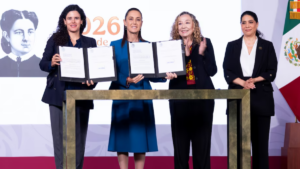 Sheinbaum firma iniciativa para crear Ley General de Feminicidio