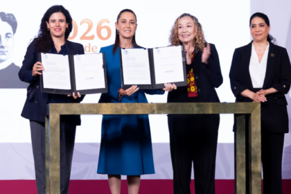 Sheinbaum firma iniciativa para crear Ley General de Feminicidio