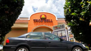 Siete demandan a Taco Bell por brote vinculado a lechuga