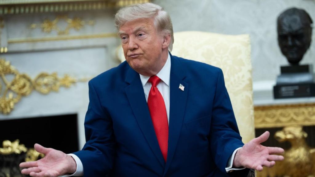 Trump dice que considera un 'ataque masivo' contra Irán
