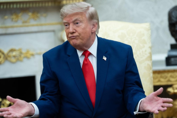 Trump dice que considera un 'ataque masivo' contra Irán